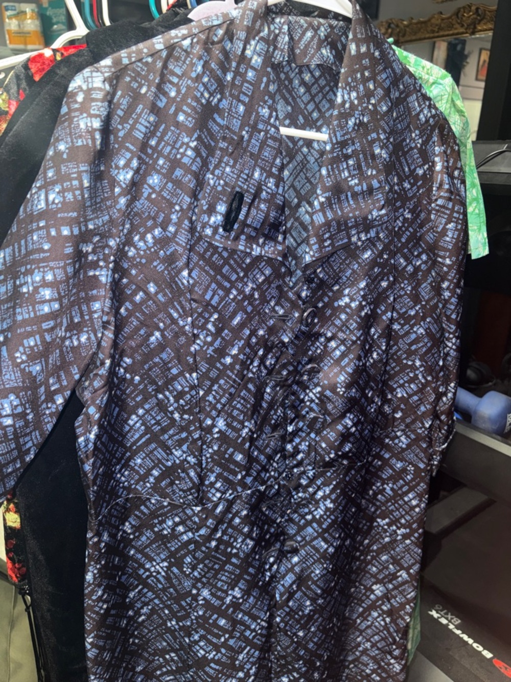 Volup vintage dress hard to find . 36 waist best . No stretch .